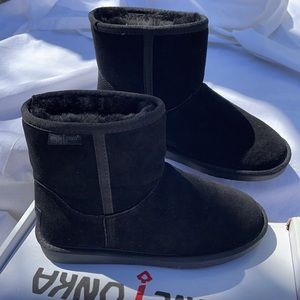 New without tags, Minnetonka Plymouth Short Boot. In original box.